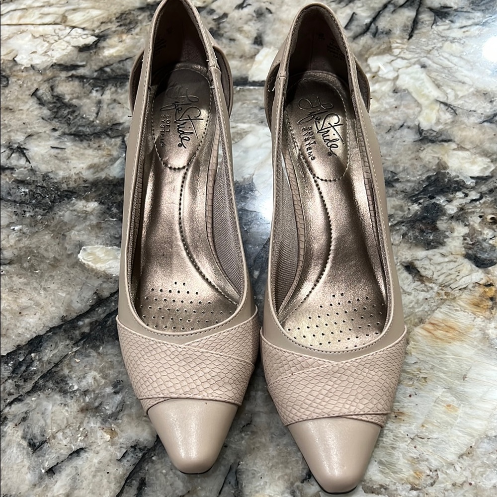 Naturalizer Cream Heels Chic Comfort